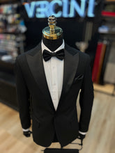 Timeless BLACK Classic Tuxedo – Fine Elegance & Sophisticationh